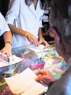 Sanidad retira de la venta varios fármacos para la osteoporosis