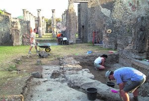 Excavación en la Casa de Ariadna, en una imagen cedida por el ayuntamiento. / LP