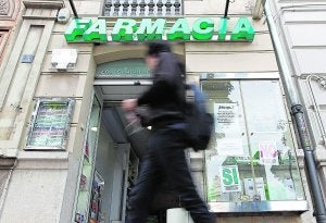 Sanidad vuelve a retrasar los pagos a farmacias al no poder cumplir los plazos