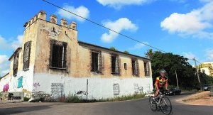 Vecinos de Benicalap alertan del abandono y ruina de los edificios históricos del barrio