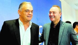 Esteban González Pons y Alberto Fabra, ayer en un acto en la sede del PPCV. ::                             EFE
