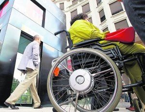 Estación de metro accesible para personas con movilidad reducida. ::                             IRENE MARSILLA