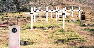 En el pequeño cementerio de Longyearbyen, la capital de las islas Svalbard, no se autorizan inhumaciones desde hace siete décadas. ::
REUTERS