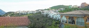 Panorámica. Tàrbena, colgado sobre un valle al norte de la Marina Baixa. ::                             TXEMA RODRÍGUEZ