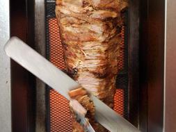 Decomisan 6,5 toneladas de carne en el interior de un almacén clandestino de un kebab, en Valencia