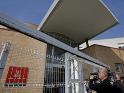 Entrada a la residencia de la tercera edad. Foto EFE.
