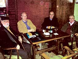 Bellido (i), Martínez, Montón y Giner, miembros de Gregal reunidos en el Casino.
