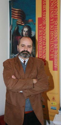 El profesor de Historia Medieval de la Universitat de València, Rafael Narbona, en su despacho.