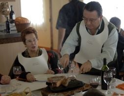 Dos comensales degustan un chuletón en las jornadas gastronómicas.