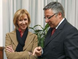 José Blanco durante la reunión que mantuvo ayer con la diputada electa de UPyD, Rosa Díez.