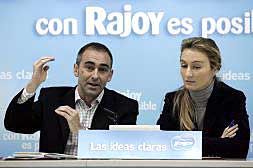 Miguel Barrachina y Andrea Fabra en un acto de la pasada campaña electoral en la sede del PP de Castellón.