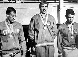 José Antonio Chicoy, en el centro de la imagen, tras su victoria en la cita olímpica de México 68.