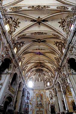 La decoración original de la iglesia de San Juan de la Cruz, al descubierto  | Las Provincias