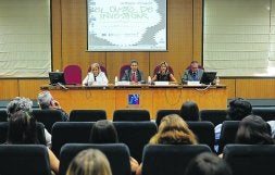 PRESENTACIÓN. El rector Francisco Toledo -centro- presidió ayer la apertura de la jornada. /LP