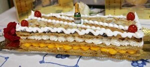 Tarta de hojaldre con nata 