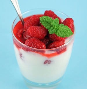 Copa de frambuesas con yogur