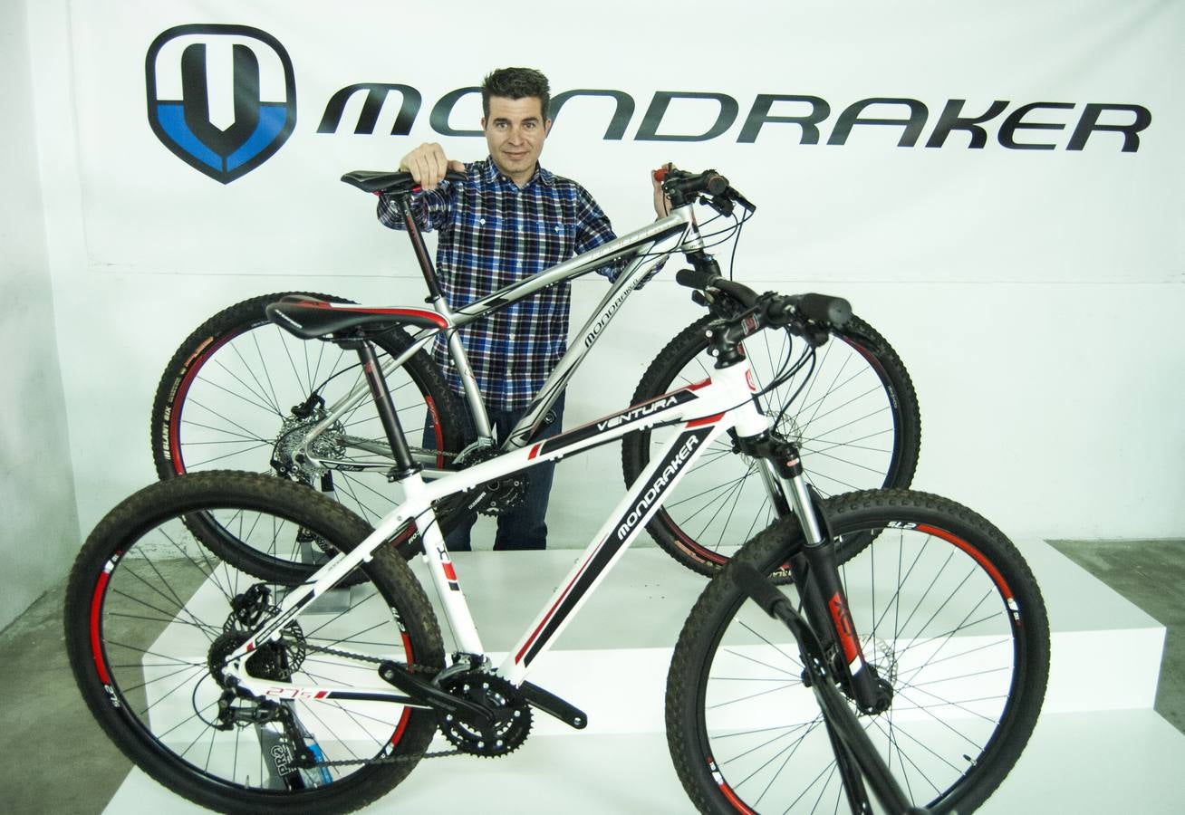 Montaje de bicicletas de la firma Mondraker en Elche