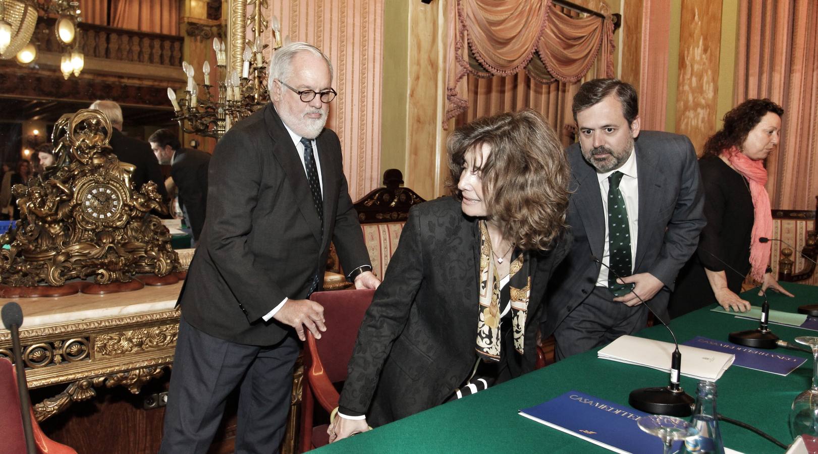 El ministro Arias Cañete participa en una conferencia sobre el agua