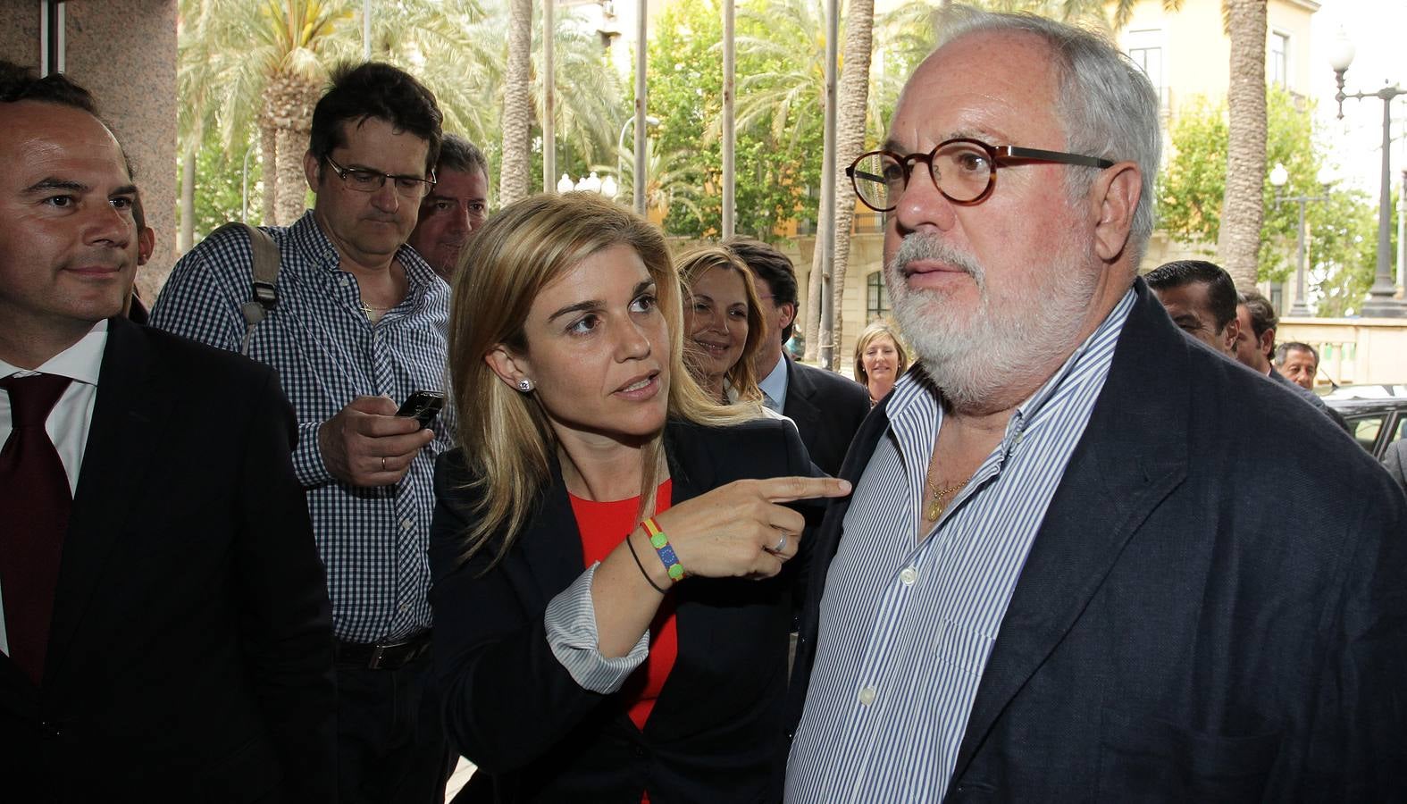 Arias Cañete se reúne en Alicante con emprendedores y empresarios