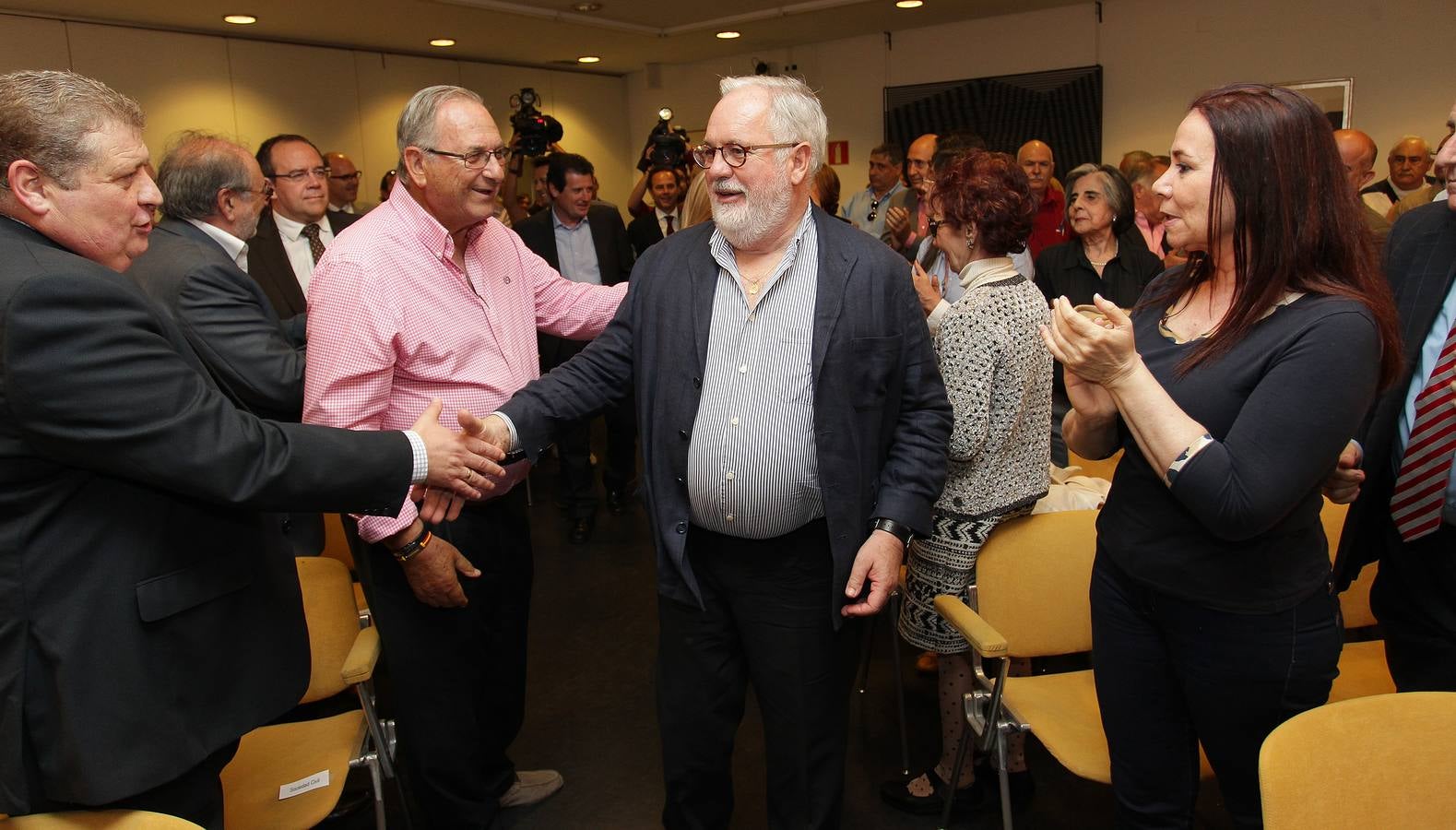 Arias Cañete se reúne en Alicante con emprendedores y empresarios