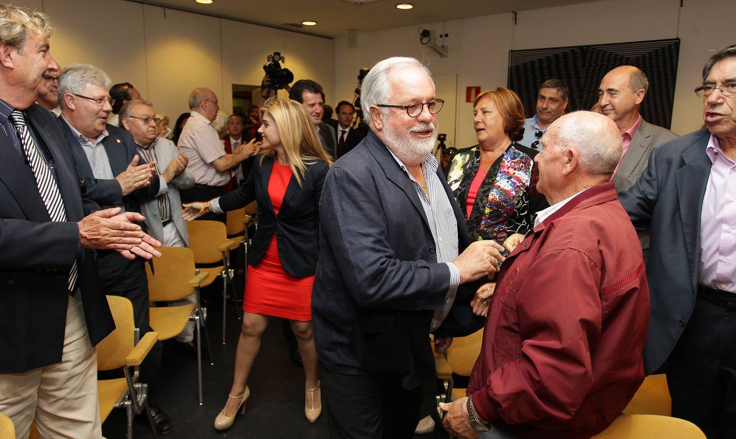 Arias Cañete se reúne en Alicante con emprendedores y empresarios