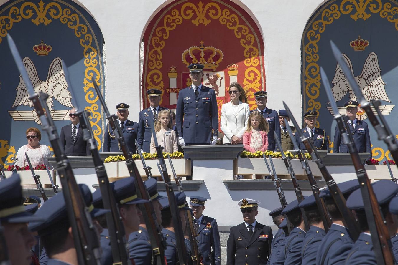 Los Príncipes presiden las bodas de plata de su promoción de la AGA