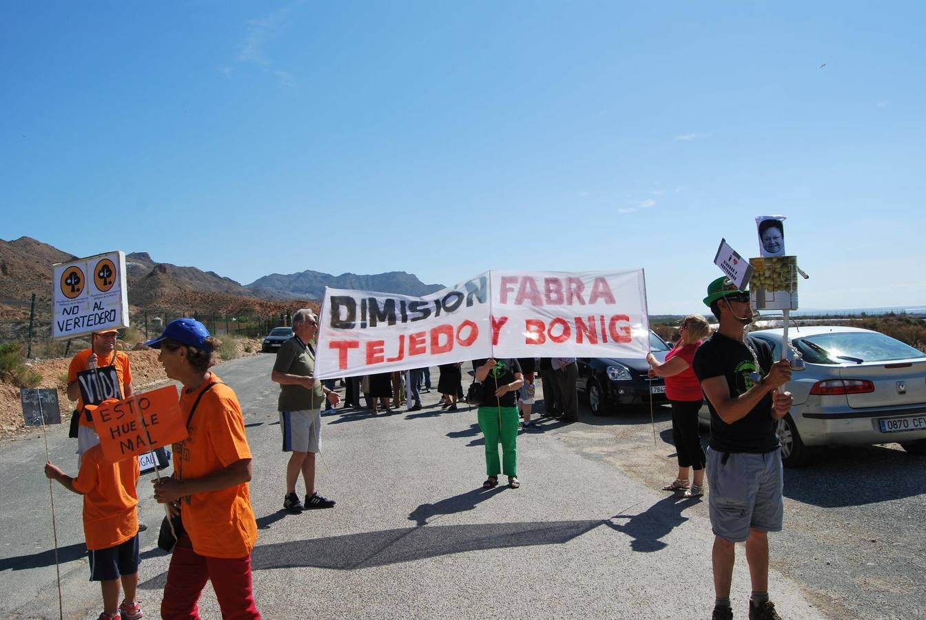 Protesta de las plataformas contra el vertedero de Albatera