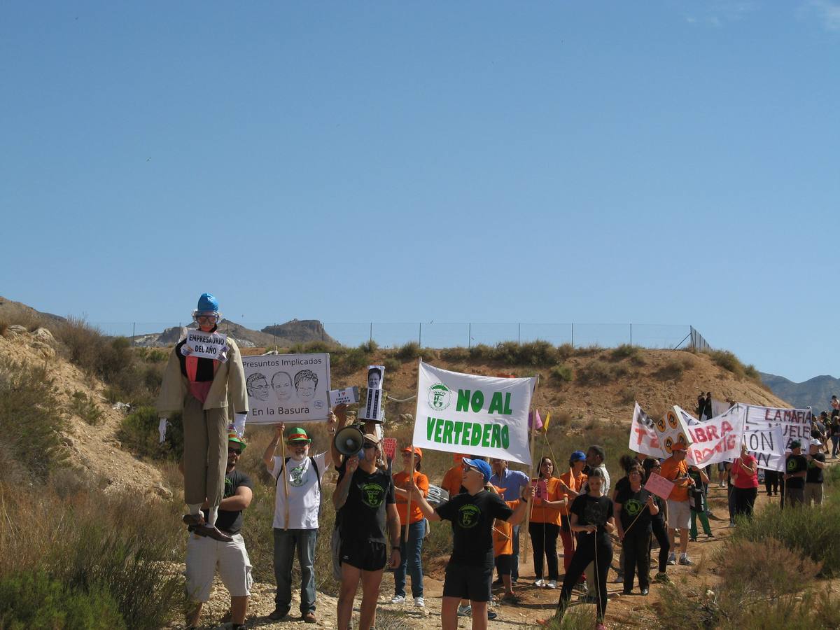 Protesta de las plataformas contra el vertedero de Albatera