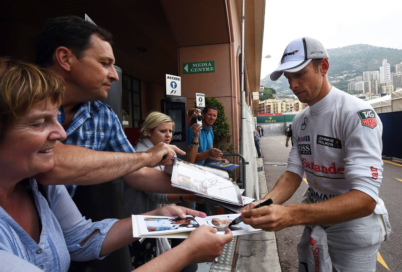 Jenson Button, de McLaren Mercedes. Pilotos y equipos entrenan en Montecarlo para la gran carrera de Mónaco.