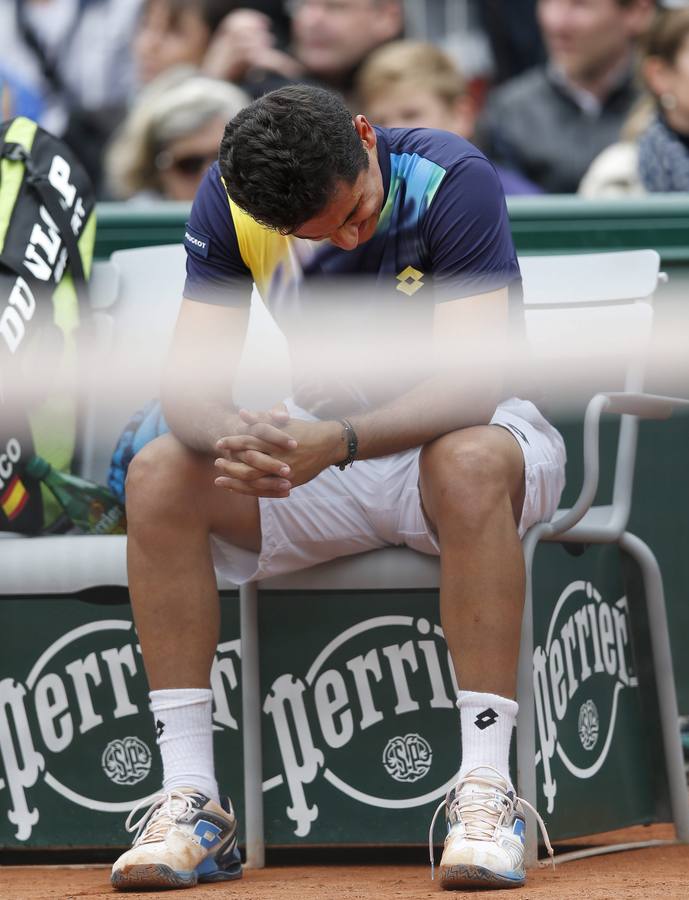 Almagro se retira en primera ronda de Roland Garros