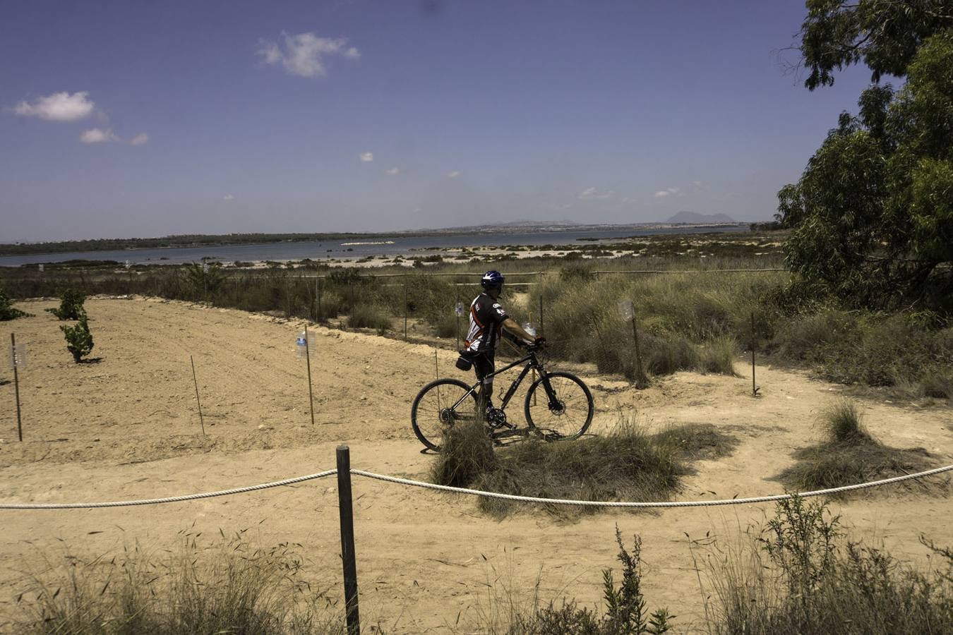 El club ciclista vigila Las Lagunas de La Mata