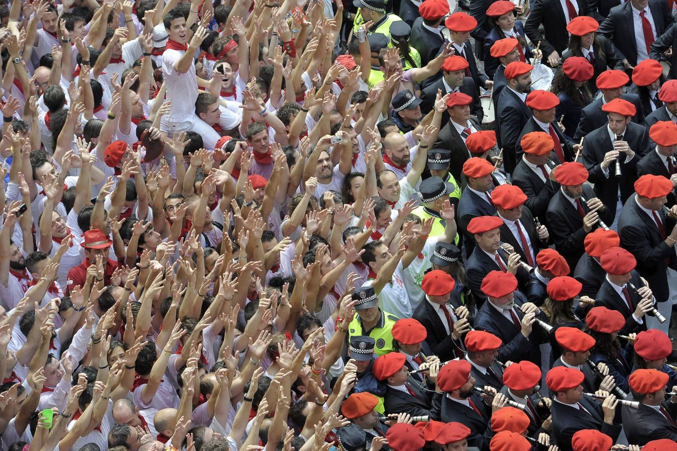 El chupinazo abre las fiestas de San Fermín