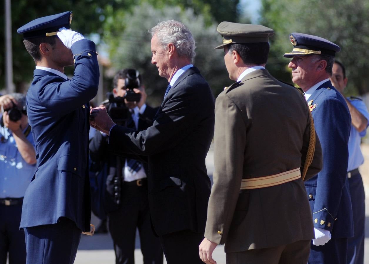 El ministro de Defensa pasa revista en la AGA