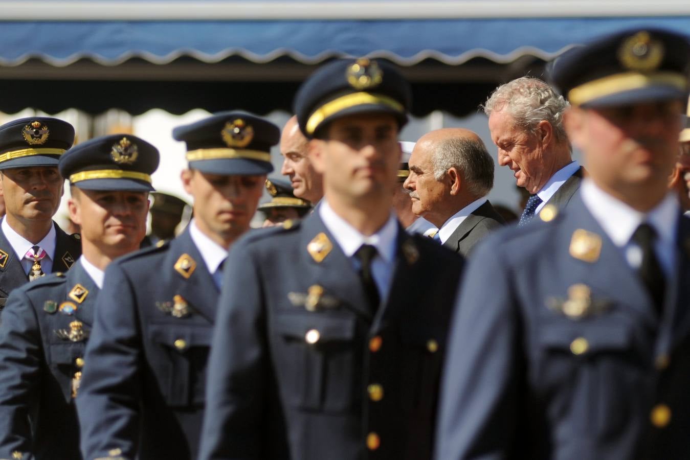 El ministro de Defensa pasa revista en la AGA