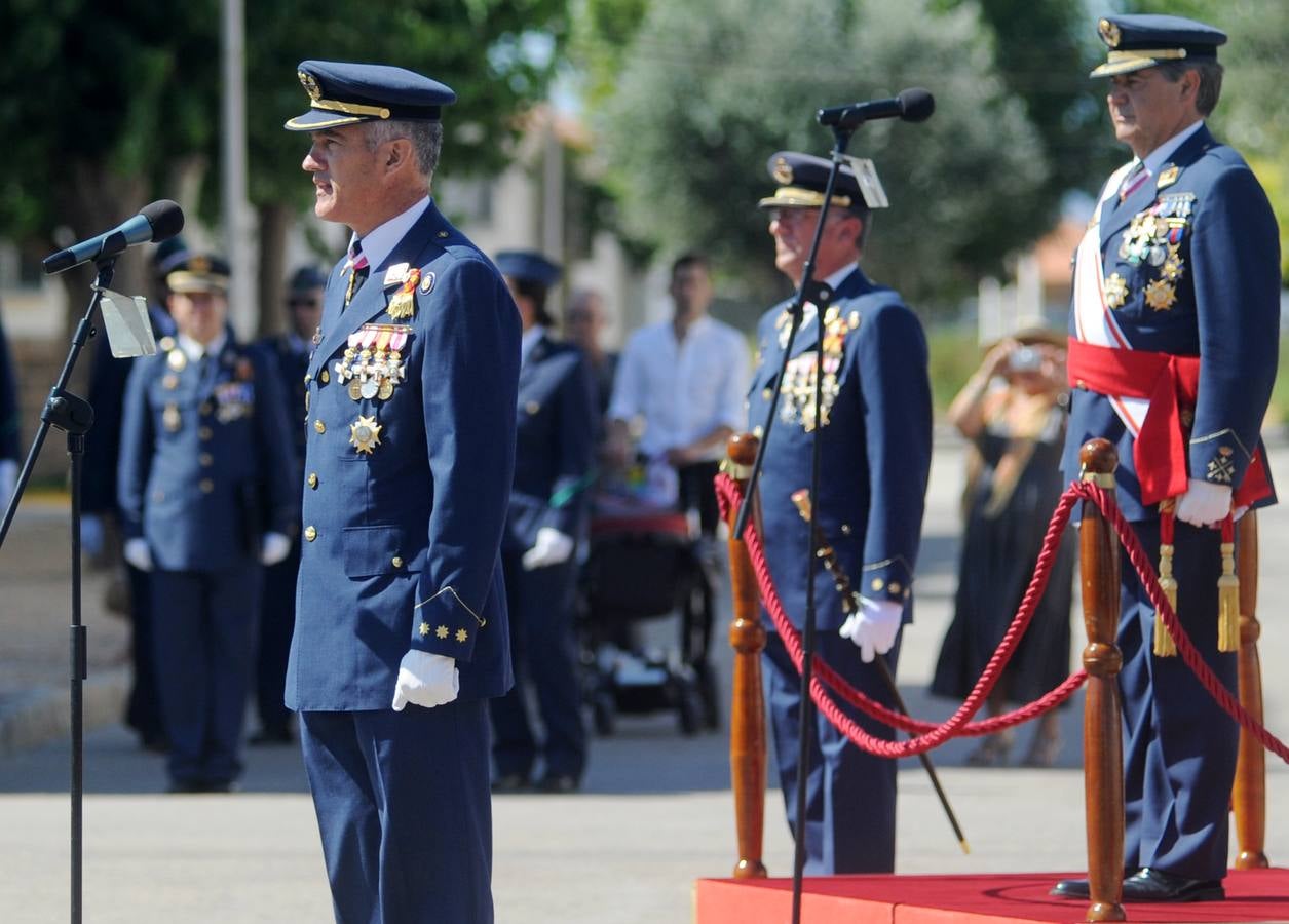 El ministro de Defensa pasa revista en la AGA