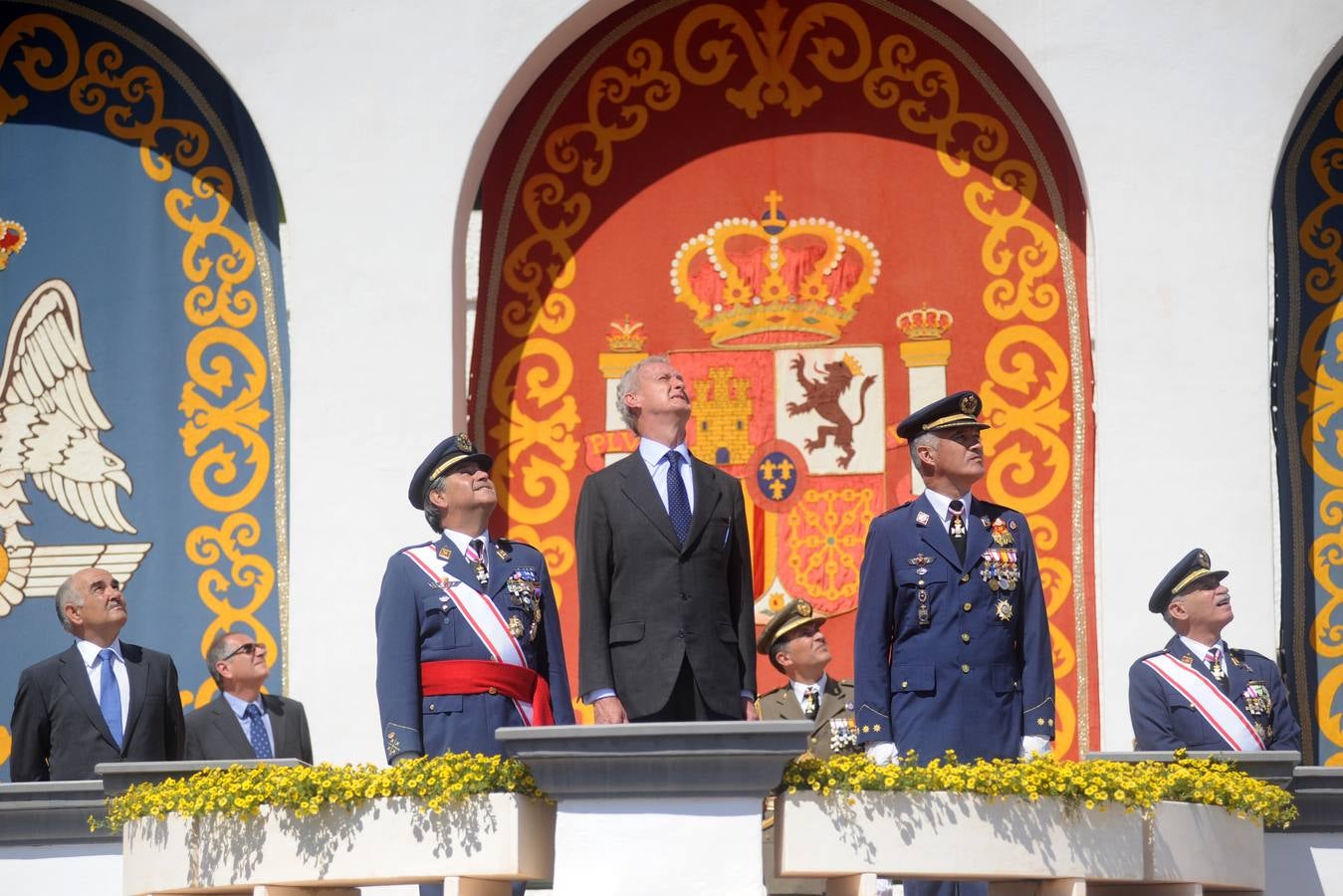 El ministro de Defensa pasa revista en la AGA