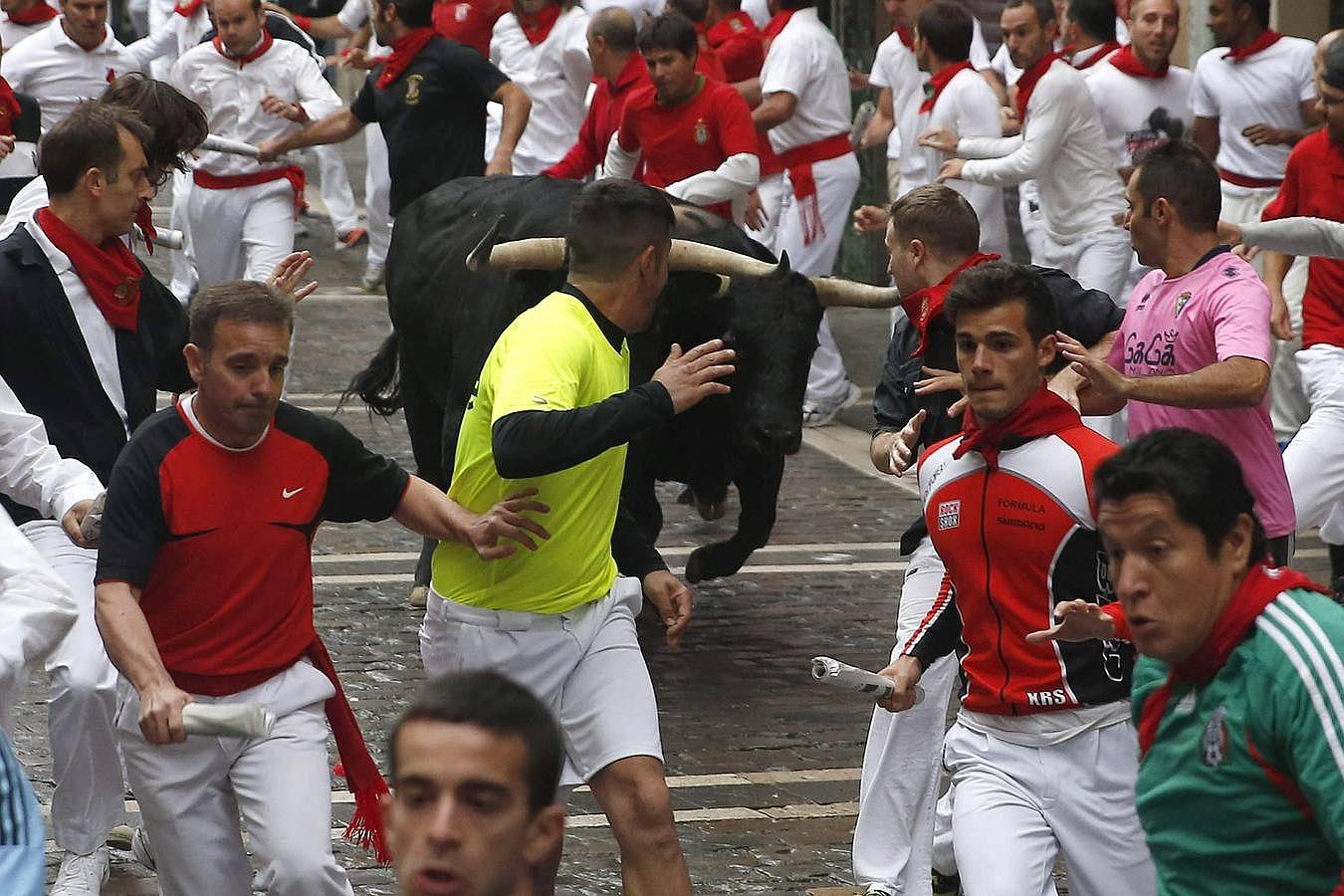 Peligroso encierro. Los toros de Victoriano del Río han protagonizado un encierro peligroso.