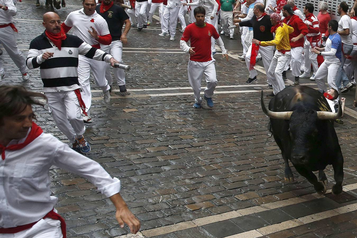 Peligroso encierro. Los toros de Victoriano del Río han protagonizado un encierro peligroso.