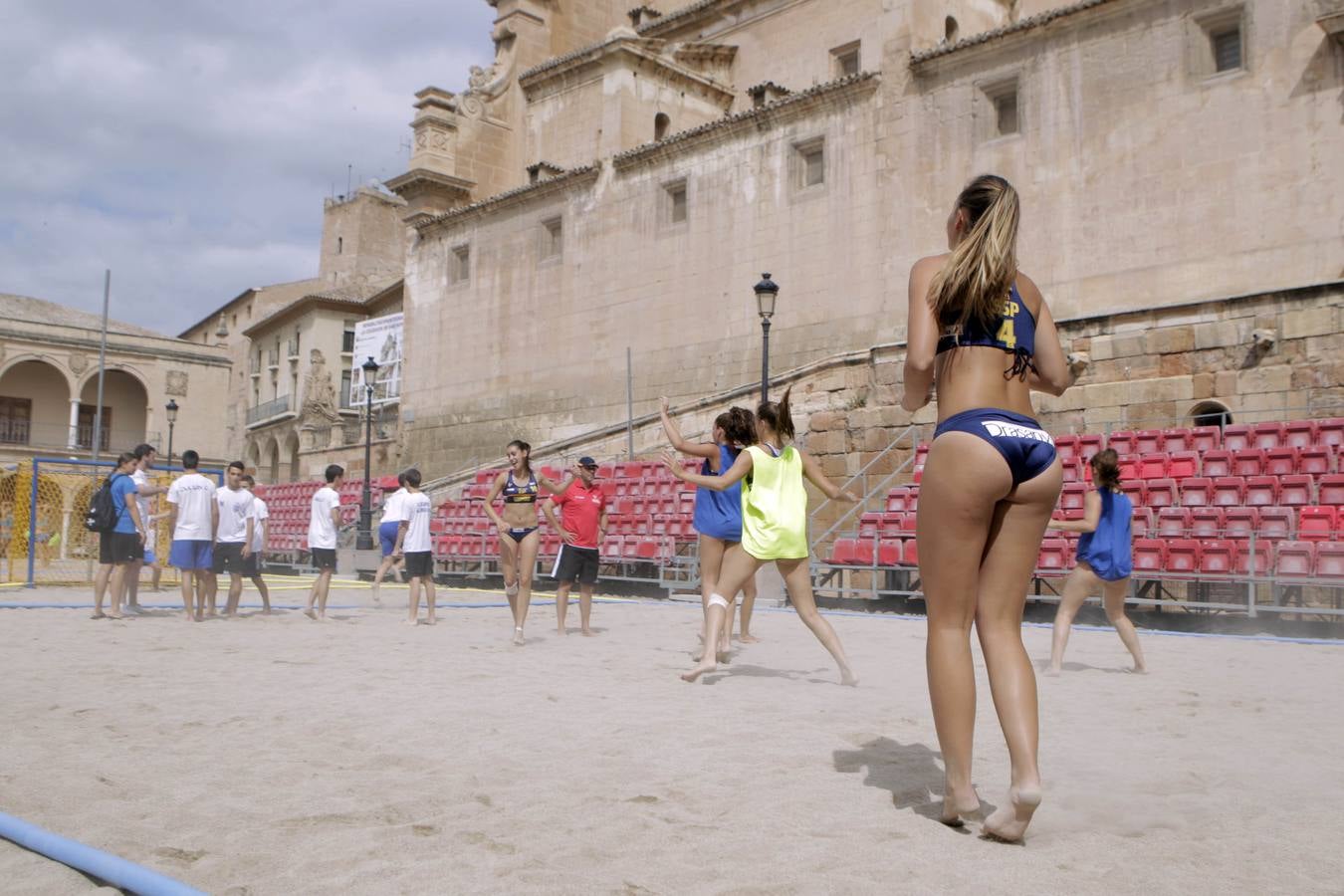 Entrenamiento de la selección españonal juvenil de balonmano-playa