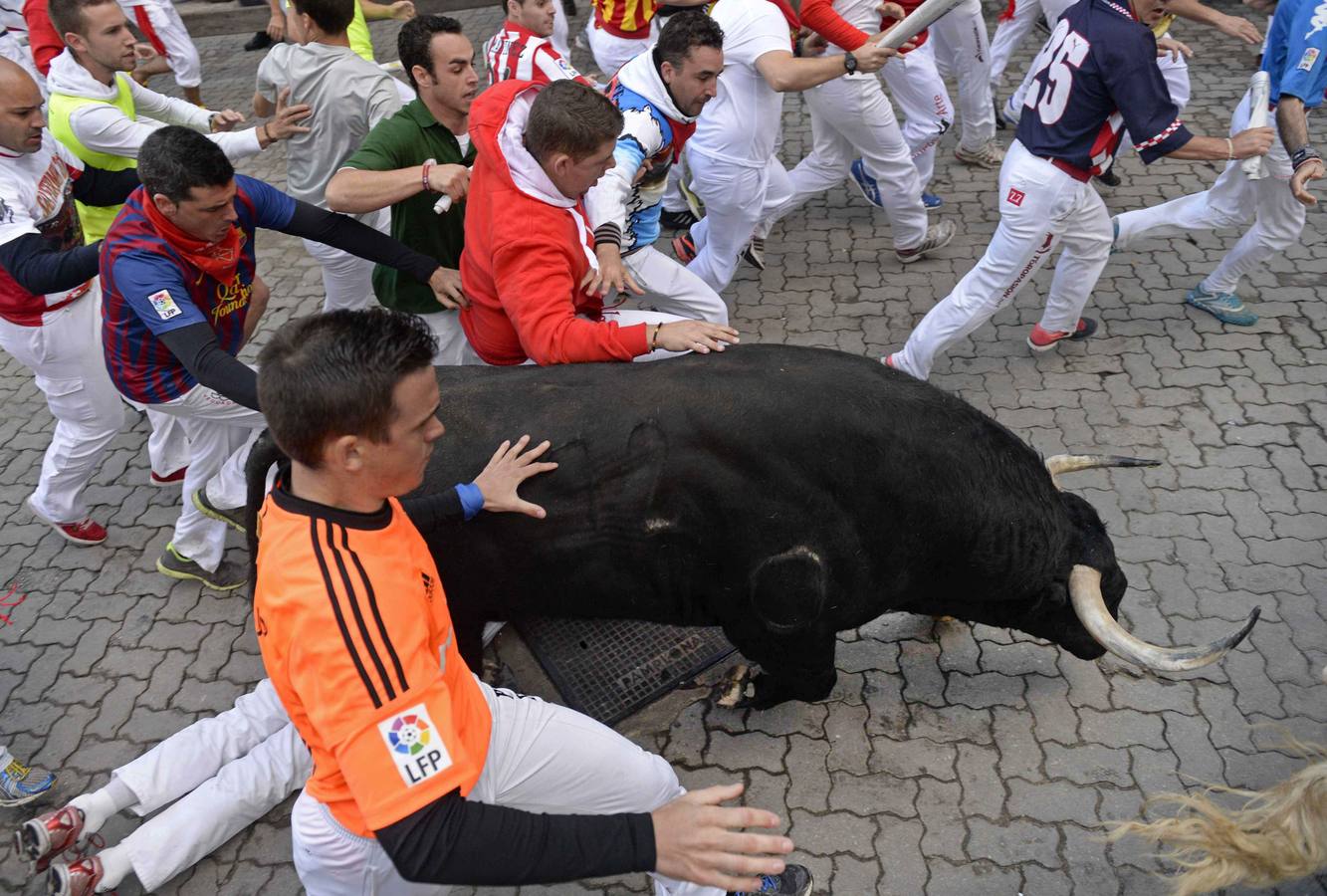 Encierro rápido y limpio. La carrera ha durado menos de dos minutos y medio y se han visto bonitas carreras y muchos sustos.