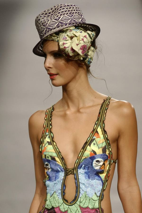 La feria dedicada a la moda y al sector textil celebrada en Medellín presenta las tendencias que se lleverán el próximo verano 2105. Propuesta de Agua Bendita.