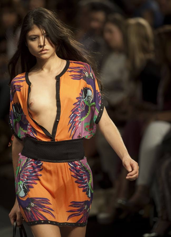 La feria dedicada a la moda y al sector textil celebrada en Medellín presenta las tendencias que se lleverán el próximo verano 2105. Propuesta de Custo Barcelona.