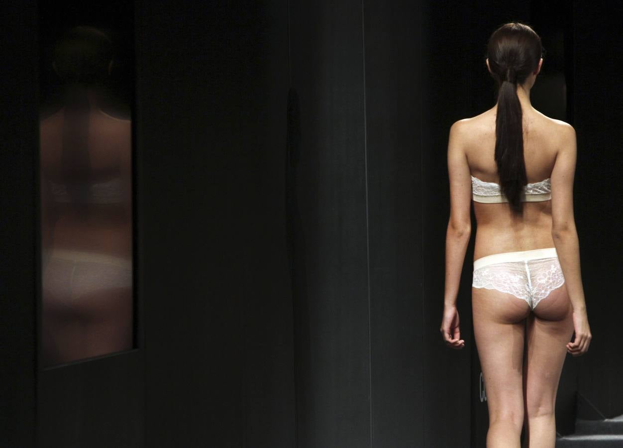 La feria dedicada a la moda y al sector textil celebrada en Medellín presenta las tendencias que se lleverán el próximo verano 2105. Propuesta de Purpuratta.