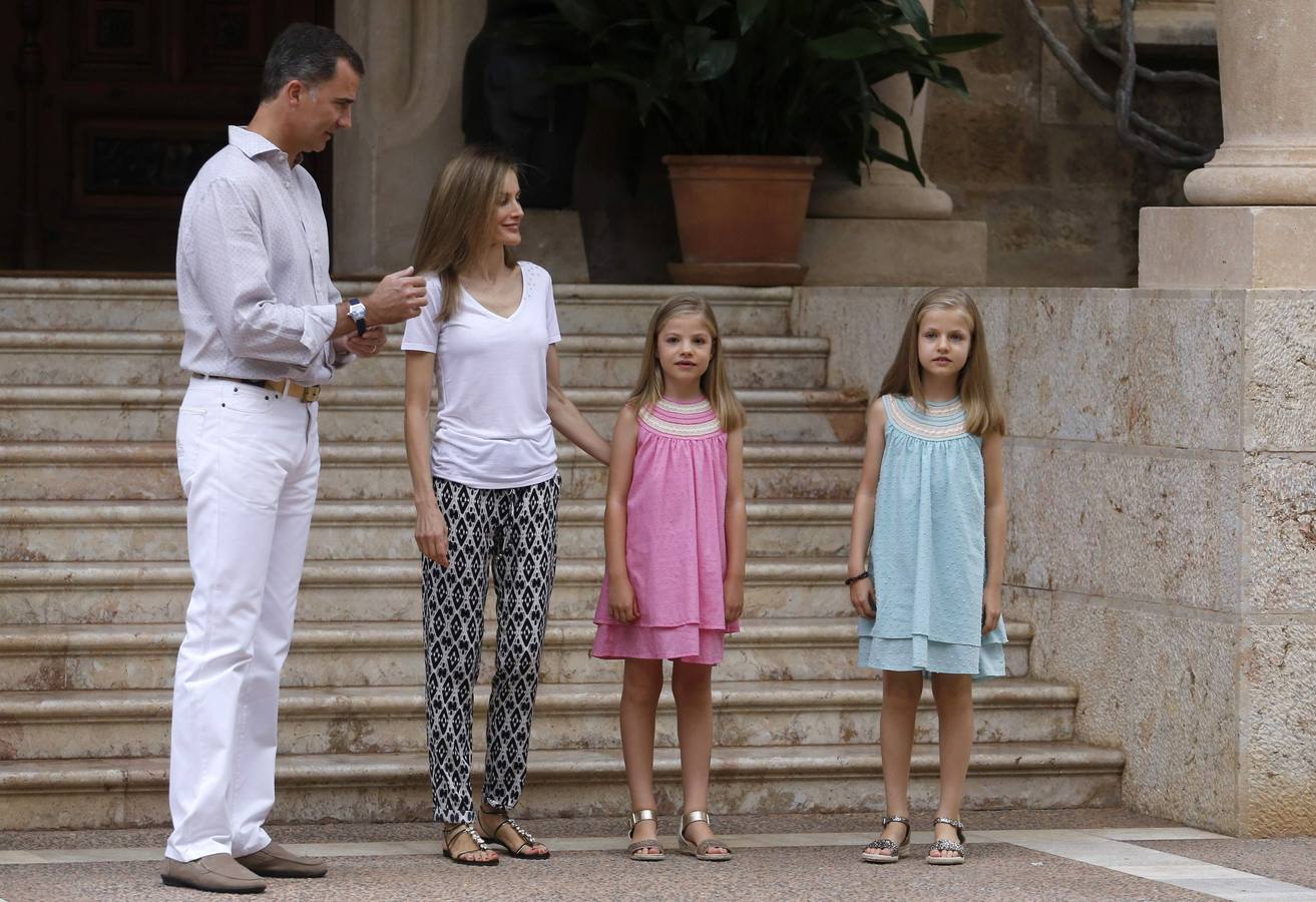 Felipe y Letizia posan por primera vez como Reyes en Marivent