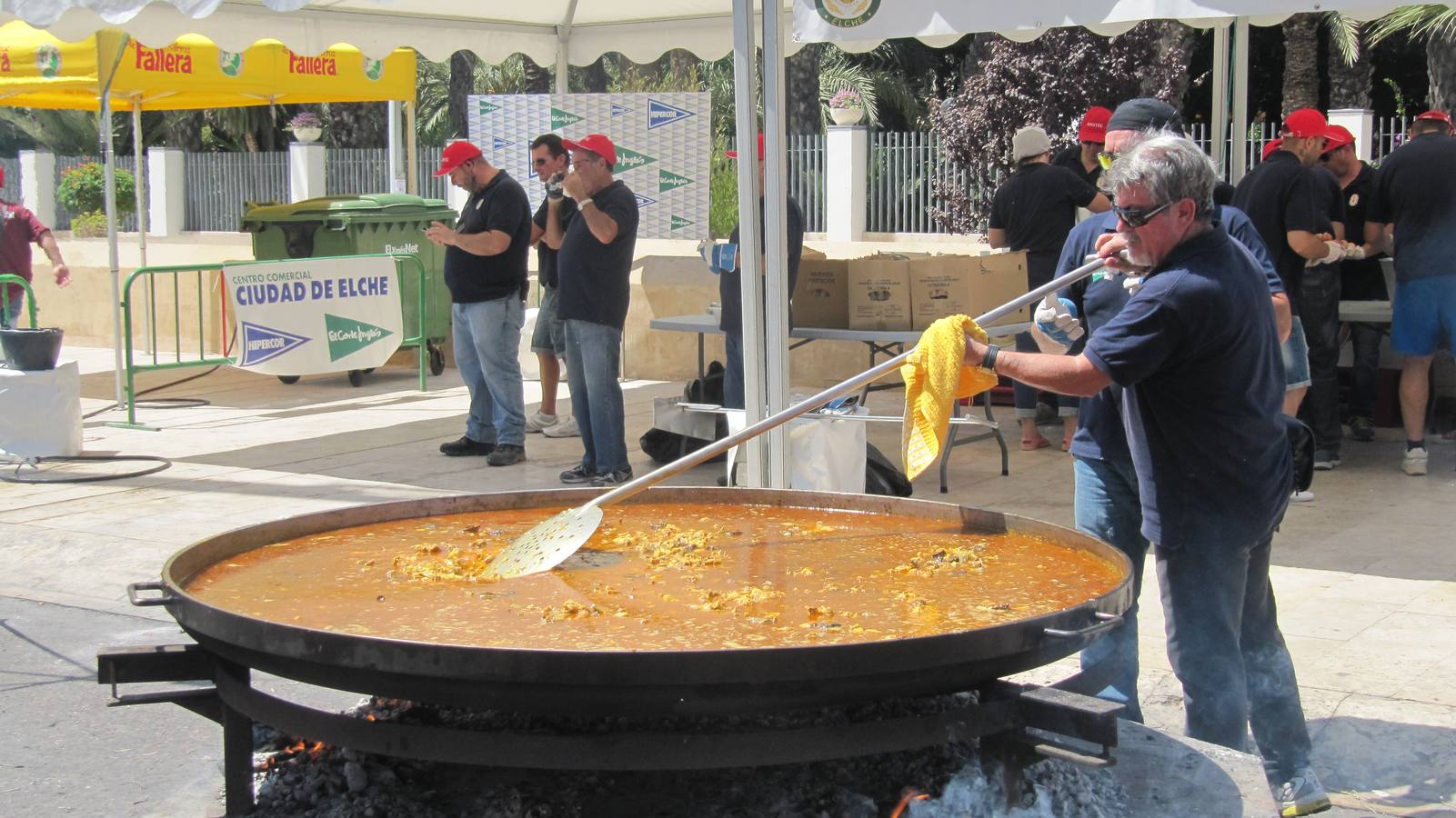 XXXVI Concurso de Arroz con Costra y Paella gigante en Elche