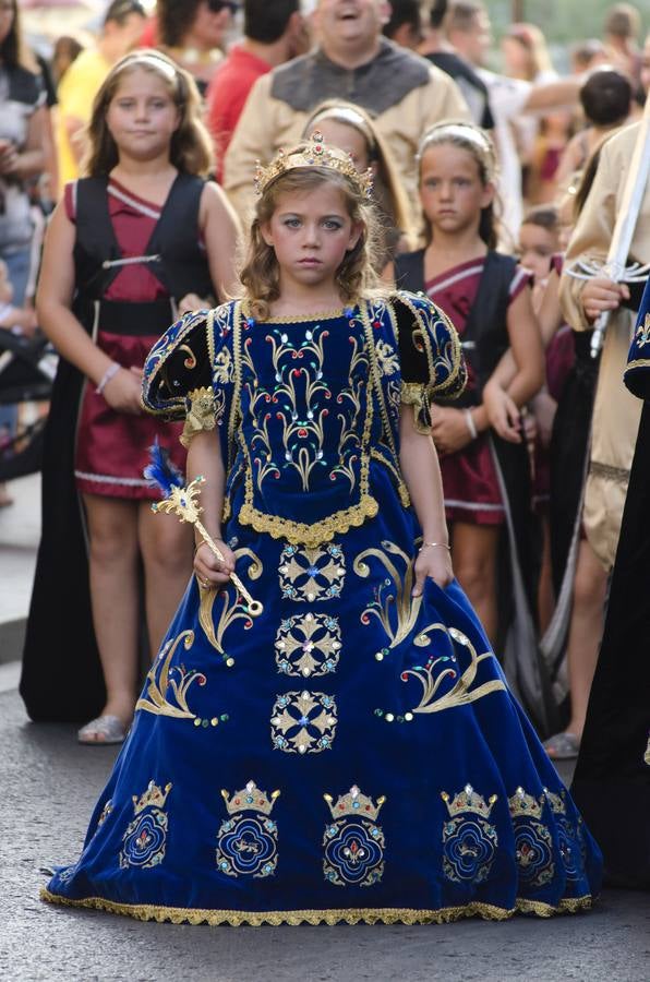 Pequeños y mayores disfrutan de los Moros y Cristianos de Elche