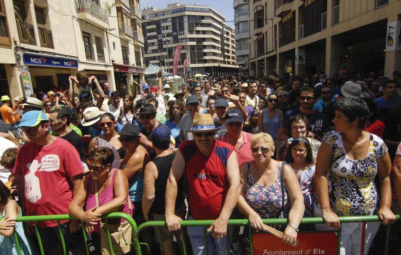 El concurso de mascletás arranca con buen estruendo