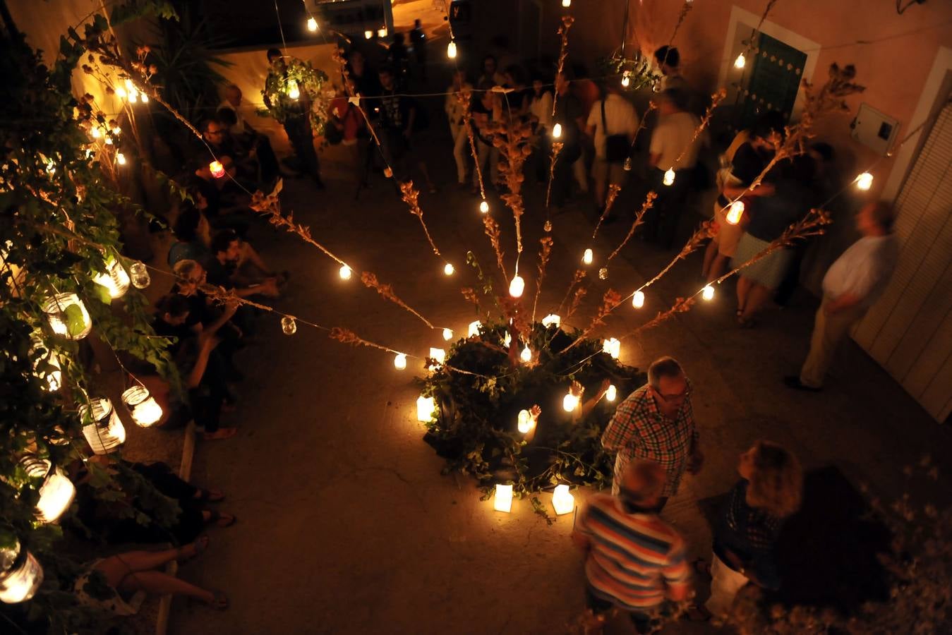 Aledo brilla a la luz de las velas