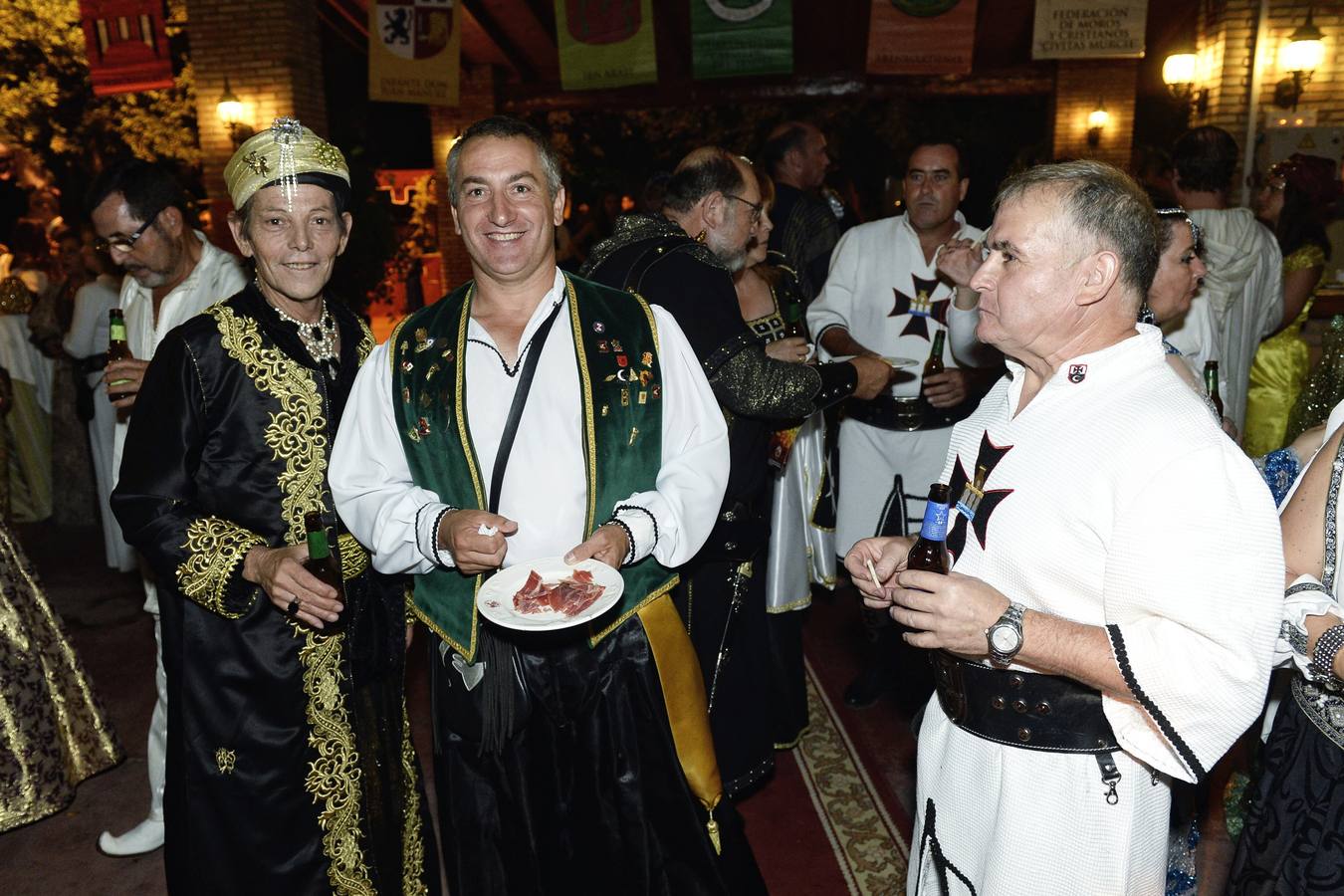 Moros y Cristianos dan incio a sus fiestas con una cena medieval