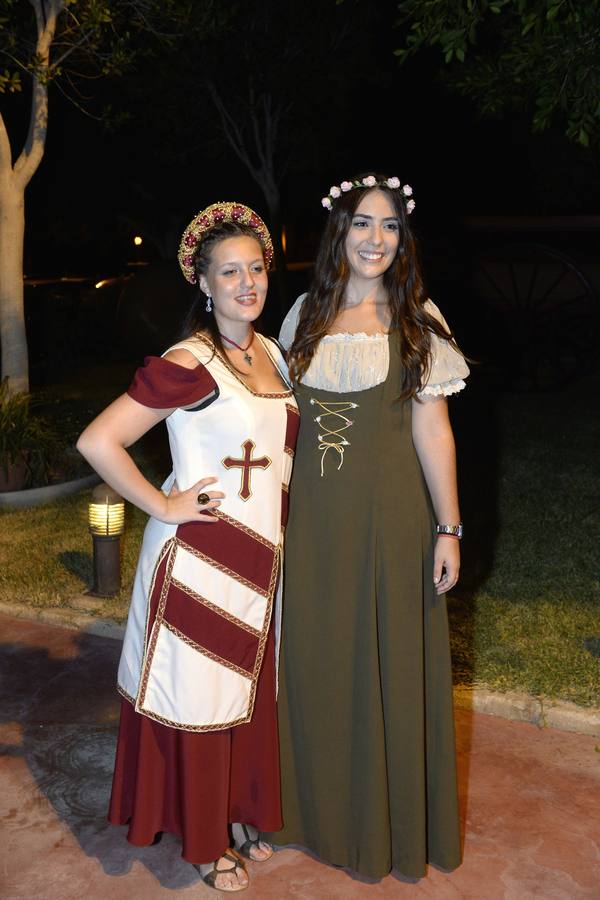 Moros y Cristianos dan incio a sus fiestas con una cena medieval